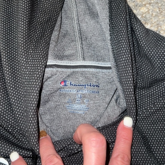 Champion crop top. Xs - Picture 3 of 7